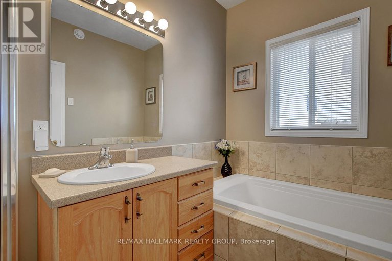 28826972/343-quartz-avenue/town-of-rockland/clarence-rockland/ontario/K4K0A2_26