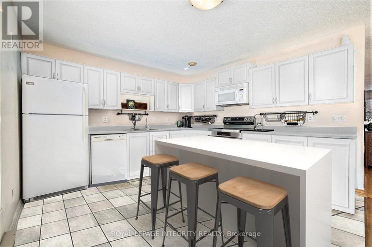 28438054/103-mcveety-road/drummondnorth-elmsley-north-elmsley-twp/drummondnorth-elmsley/ontario/K7H3C7_10