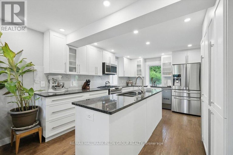 28420947/84-eastpark-drive/blackburn-hamlet/ottawa/ontario/K1B4A4_4