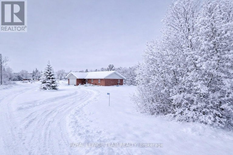 28461205/5296-panmure-road/pakenham/mississippi-mills/ontario/K0A2X0_1