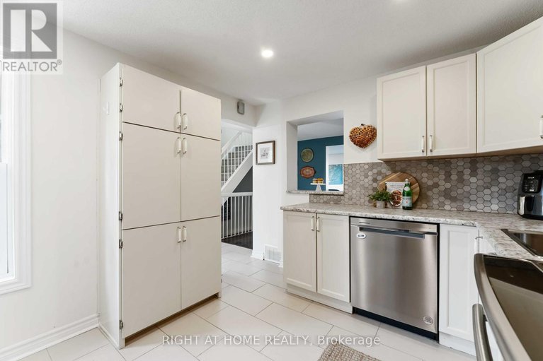 28737074/1-berkshire-way/pheasant-run/ottawa/ontario/K2J2B1_18