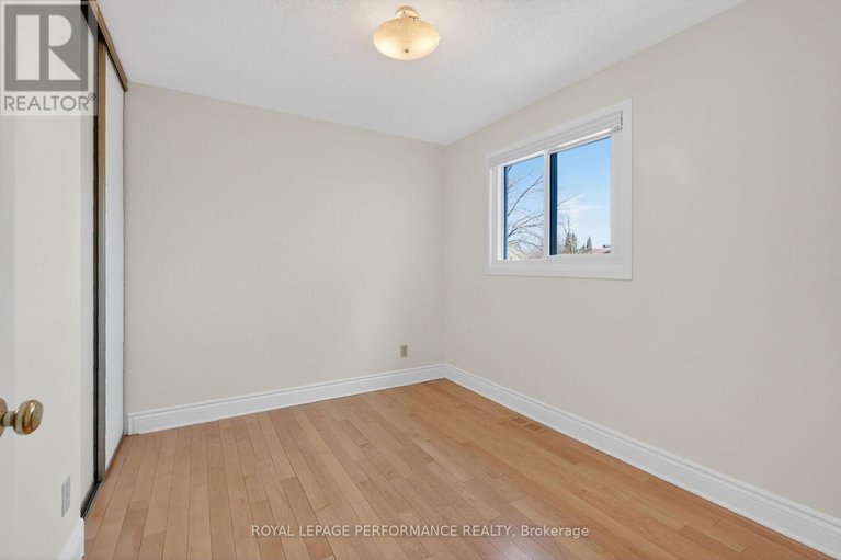 29643949/13-valley-ridge-street/borden-farmstewart-farmcarleton-heightsparkwood-hills/ottawa/ontario/K2E7W1_35