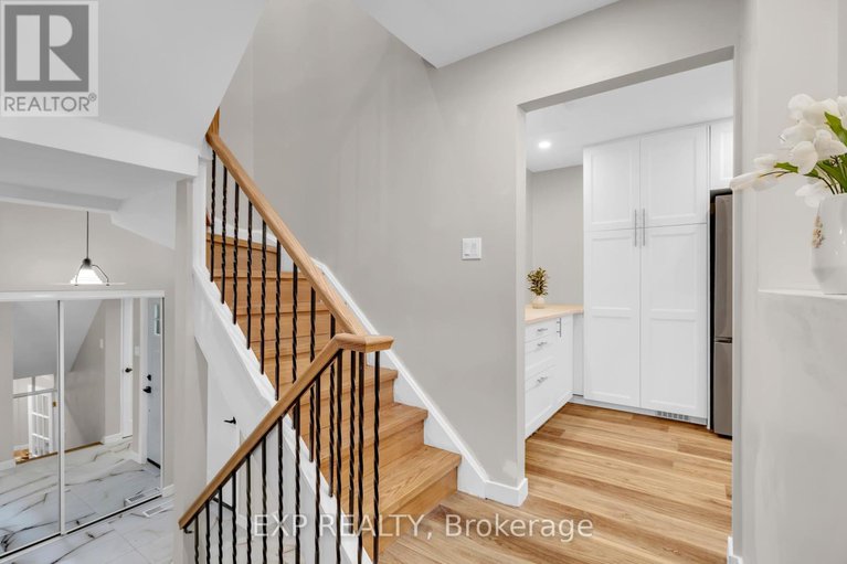 28458465/12-bayside-private/mooneys-bayriverside-park/ottawa/ontario/K1V9R3_14