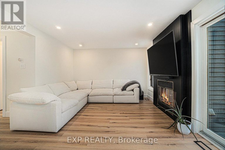 28379301/16-weybridge-drive/cedargrovefraserdale/ottawa/ontario/K2J2X2_15