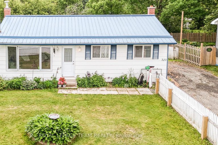 28469840/329-wylie-street/almonte/mississippi-mills/ontario/K0A1A0_14