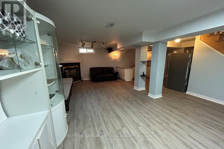 28486818/32-cellini-court-w/hunt-club-park/ottawa/ontario/K1G5K3_42
