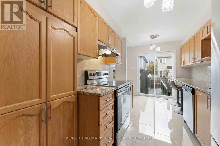 29024114/1072-brasseur-crescent/fallingbrookgardenway-south/ottawa/ontario/K4A5A1_16