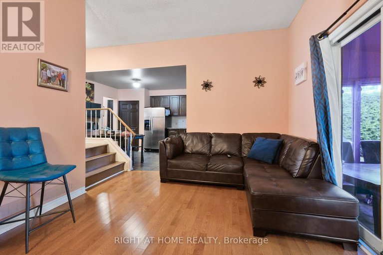 28221078/6104-vineyard-drive/convent-glen/ottawa/ontario/K1C2K2_22