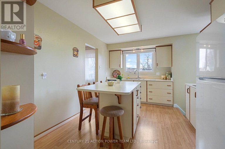 29647357/1535-st-georges-street/bilberry-creekqueenswood-heights/ottawa/ontario/K1E1R1_15