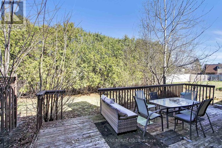 29626461/11-elvaston-avenue/craig-henrywoodvale/ottawa/ontario/K2G3T2_23