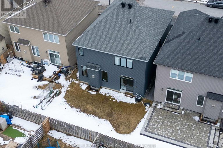 28163521/12-knockaderry-crescent/half-moon-bay/ottawa/ontario/K2C3H2_40