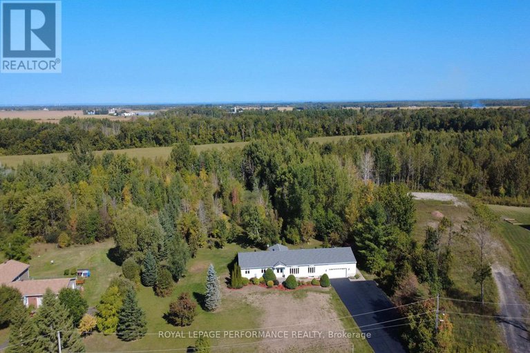 28886308/8329-rodney-farm-drive/osgoode-twp-north-of-reg-rd-6/ottawa/ontario/K0A2P0_16