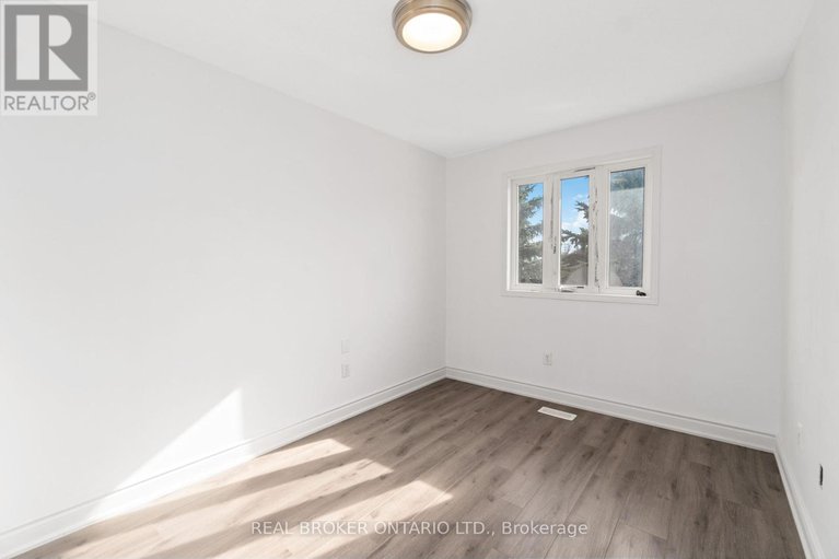 28793842/3-a-southpark-drive/blackburn-hamlet/ottawa/ontario/K1B3B8_25