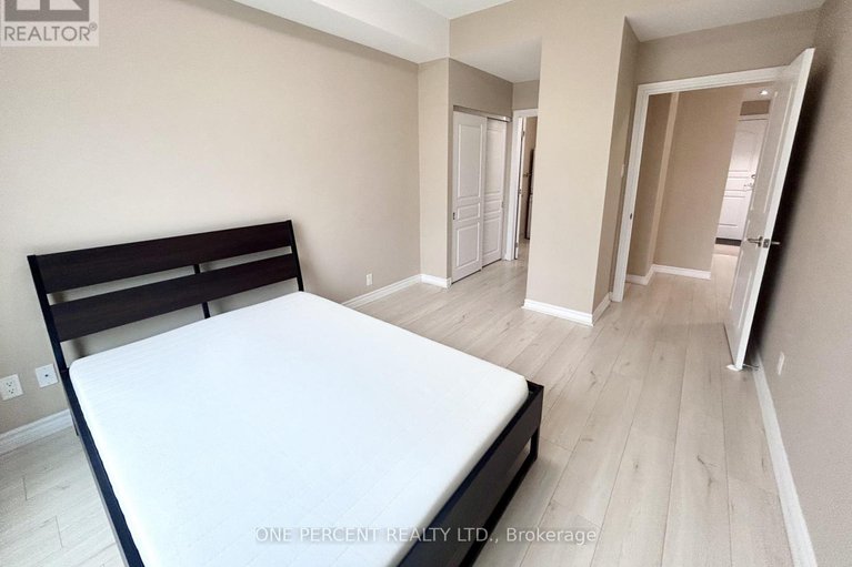 29430009/201-100-roger-guindon-avenue/riverview-park/ottawa/ontario/K1G3Z7_15