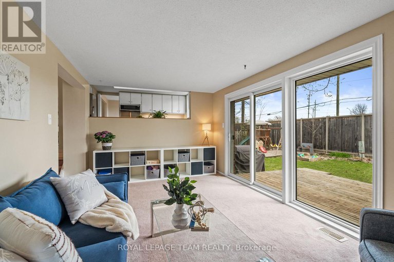 29124358/92-burnetts-grove-circle/pheasant-run/ottawa/ontario/K2J1N7_15