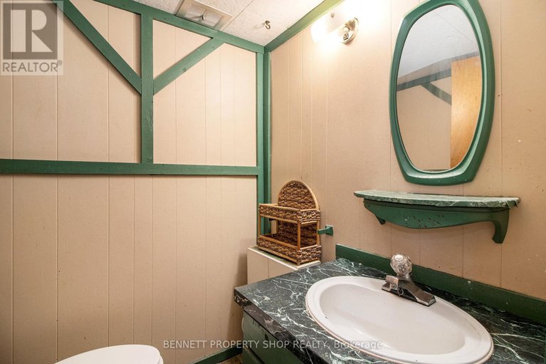 28781613/303-gleneagles-avenue/bilberry-creekqueenswood-heights/ottawa/ontario/K1E1L7_13