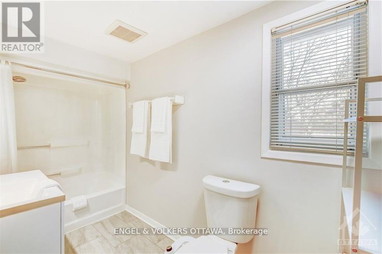 29567928/317-summit-avenue/alta-vistafaircrest-heights/ottawa/ontario/K1H5Z9_14