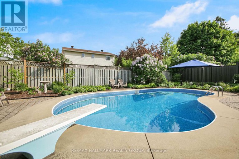 28610076/1352-baden-avenue/emerald-woodssawmill-creek/ottawa/ontario/K1T1V7_29