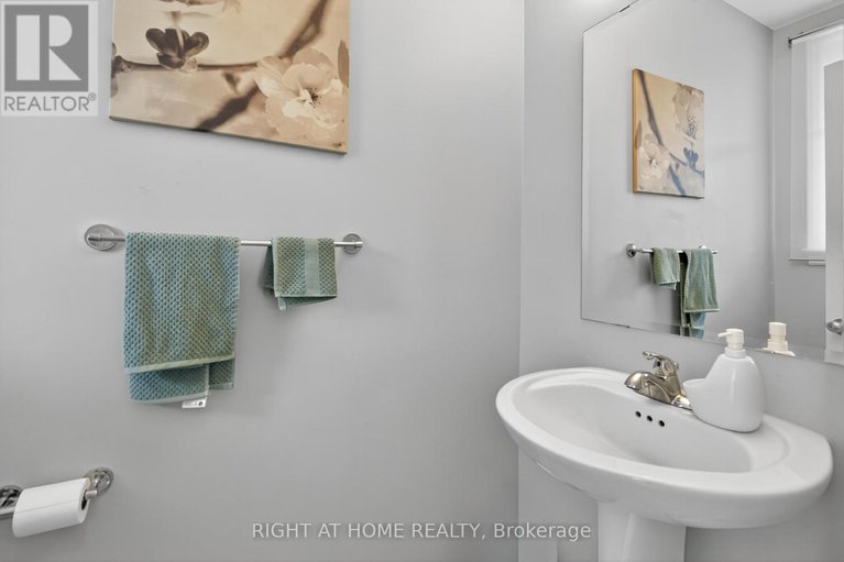 29032255/772-cedar-creek-drive/blossom-parkkemp-parkfindlay-creek/ottawa/ontario/K1T0B2_13