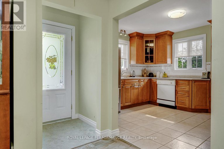 28439854/583-donald-street/overbrookcastle-heights/ottawa/ontario/K1K1L5_7