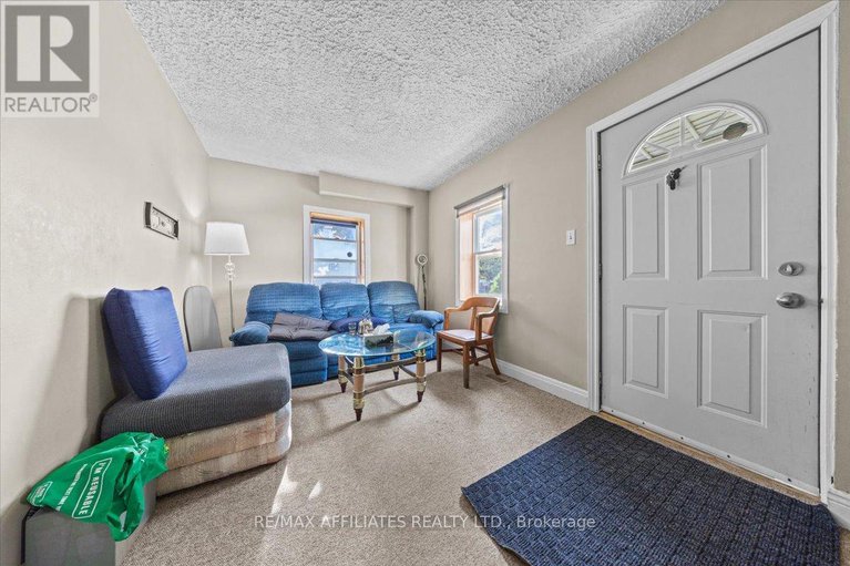 28601010/310-shakespeare-street/vanier/ottawa/ontario/K1L5M2_15