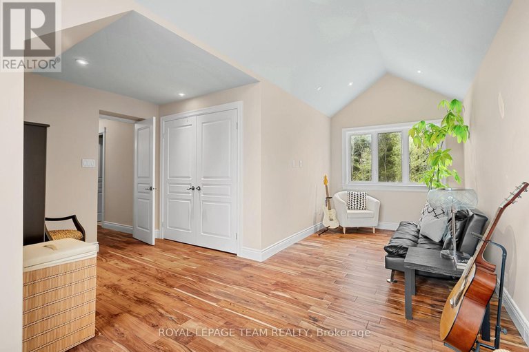 28316771/2377-pine-avenue/manotick-east-to-manotick-station/ottawa/ontario/K4M1B4_32