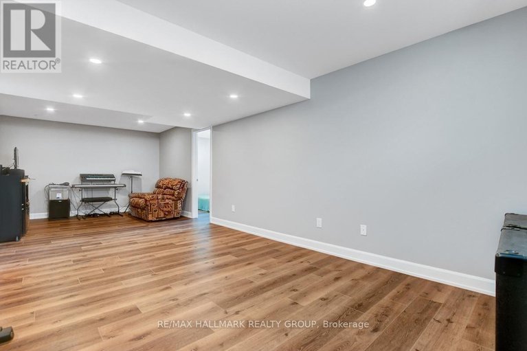 29228847/609-misty-street/village-of-russell/russell/ontario/K4R0G3_32