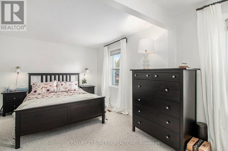 28332843/453-pleasant-park-road/alta-vistafaircrest-heights/ottawa/ontario/K1H5M9_14