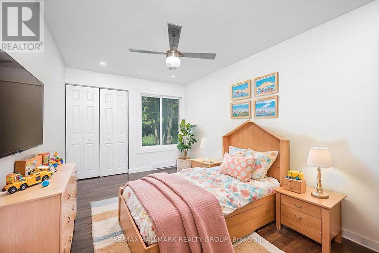 28896443/m-15-banner-road/sheahan-estatestrend-village/ottawa/ontario/K2H8T3_20