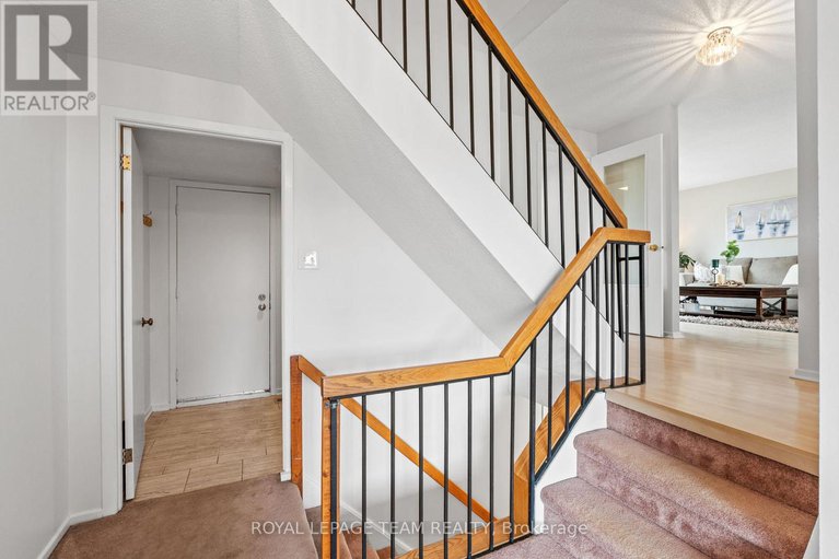 29124358/92-burnetts-grove-circle/pheasant-run/ottawa/ontario/K2J1N7_17