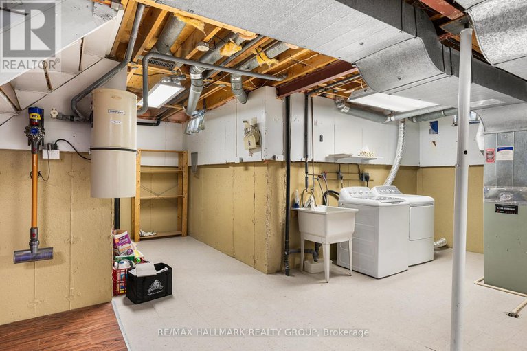 29434768/1177-st-moritz-crescent-n/convent-glen-north/ottawa/ontario/K1C2B2_37