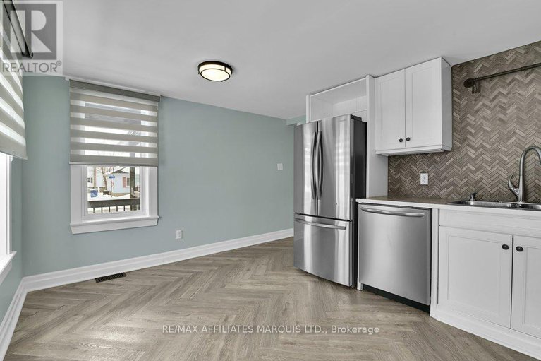 29404761/70-augusta-street/morrisburg/south-dundas/ontario/K0C1X0_13