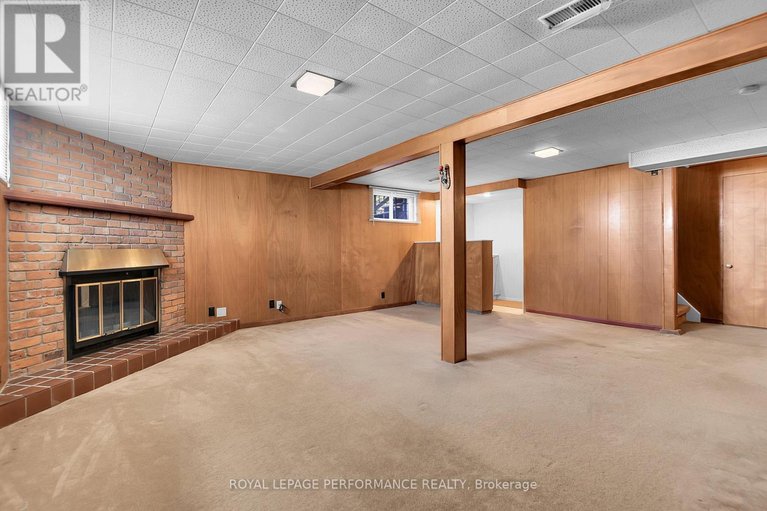 29636837/1582-digby-street/riverview-park/ottawa/ontario/K1G0P6_30