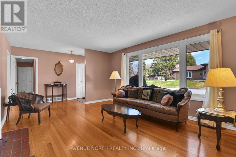 29653948/980-wiseman-crescent/riverside-park/ottawa/ontario/K1V8J4_8