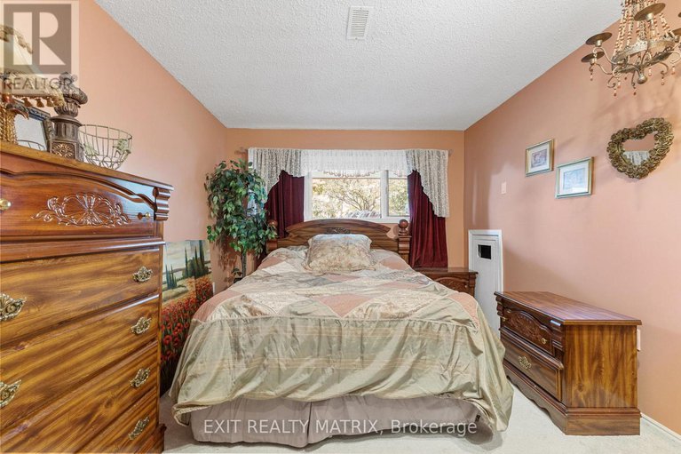 29019444/1100-moffatt-drive/cumberland-ridge/ottawa/ontario/K4C1B7_32