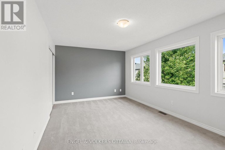 28721536/531-bretby-crescent/cedargrovefraserdale/ottawa/ontario/K2J5P9_21