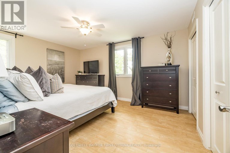 28439323/5455-west-river-drive/manotick-long-island-nicholls-island/ottawa/ontario/K4M1G7_26
