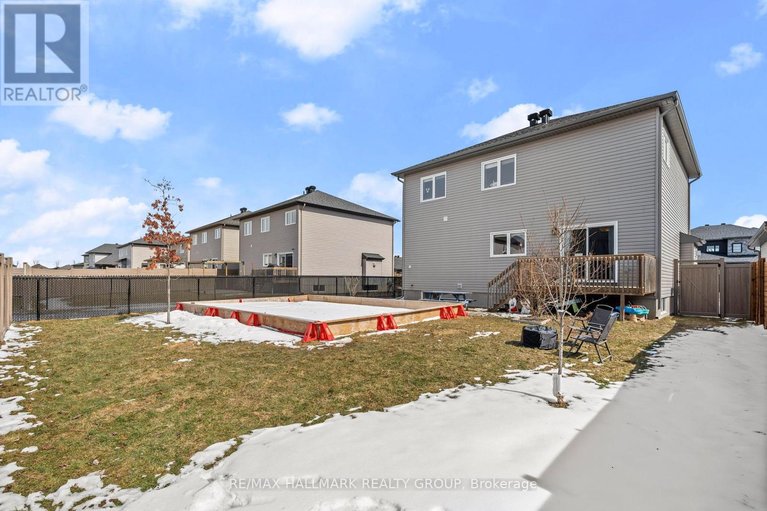 29521538/293-central-park/village-of-russell/russell/ontario/K4R0G2_36