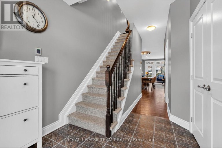 29501223/a-142-a-queen-mary-street/overbrookcastle-heights/ottawa/ontario/K1K1X5_3