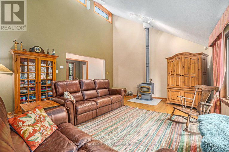 28361032/2411-overdale-drive/cumberland-ridge/ottawa/ontario/K4C1B8_16