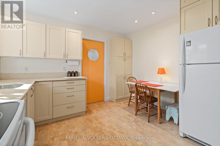 29392390/702-dovercourt-avenue/laurentianview/ottawa/ontario/K2A0W7_12