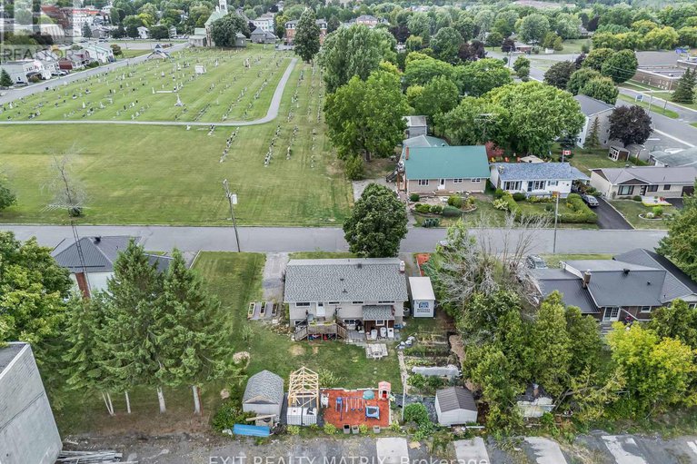 28829153/94-peel-street-e/alexandria/north-glengarry/ontario/K0C1A0_35
