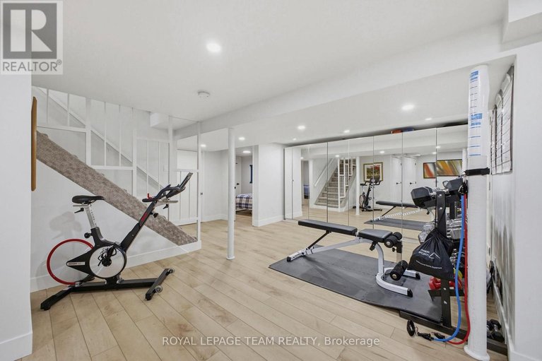 29622537/513-windermere-avenue/mckellarhighland/ottawa/ontario/K2A2W3_24