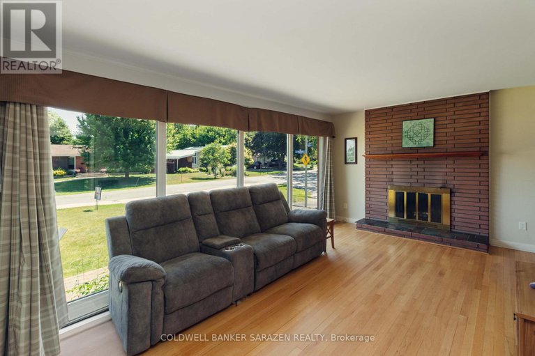 28588729/18-stinson-avenue/lynwood-village/ottawa/ontario/K2H6N1_4