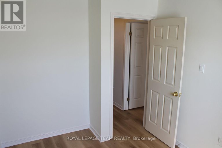 29399139/20-heartleaf-private/hunt-club-parkgreenboro/ottawa/ontario/K1T3Z9_28