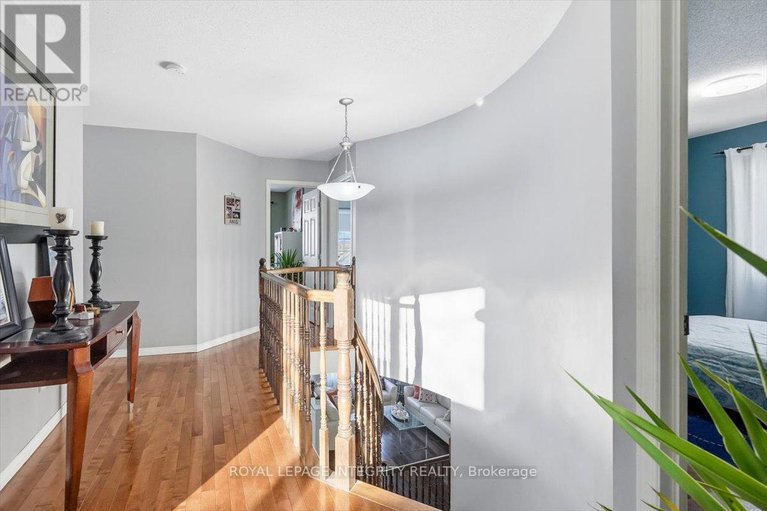 29381596/1110-luesby-crescent/fallingbrookgardenway-south/ottawa/ontario/K4A4X7_28