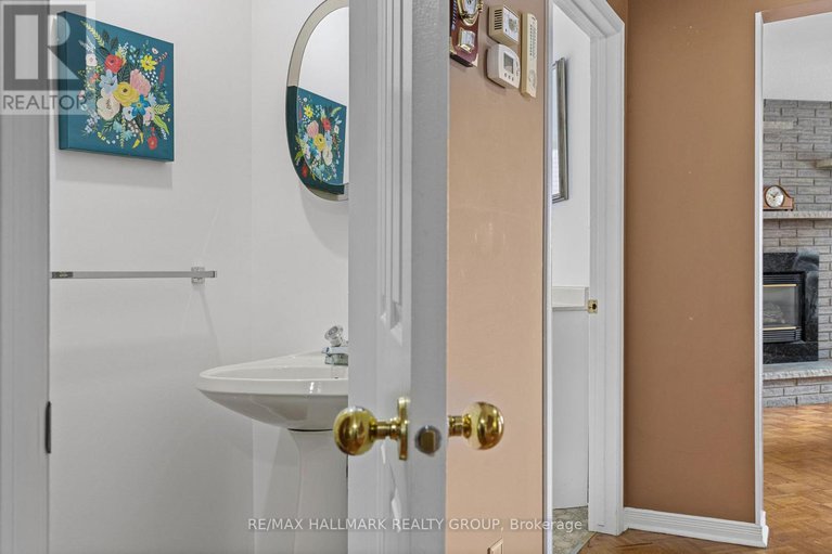 29328727/944-greenbriar-avenue/carleton-heights/ottawa/ontario/K2C3V7_13