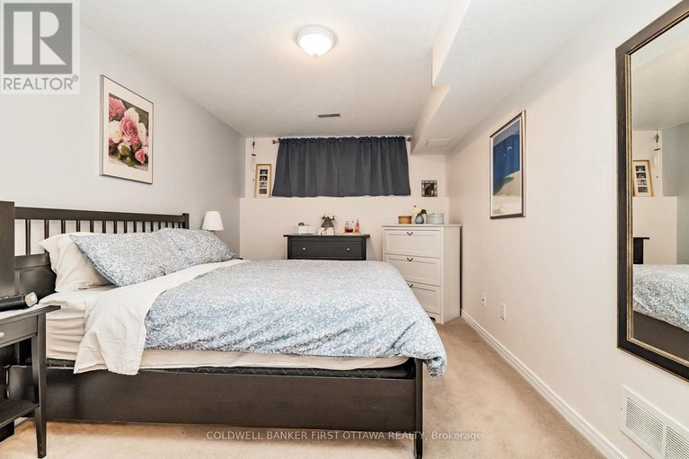 28740335/389-wiffen-private/westcliffe-estates/ottawa/ontario/K2H1G4_15