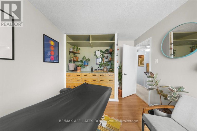 29195363/1146-grenoble-crescent/orleans-wood/ottawa/ontario/K1C2C6_24