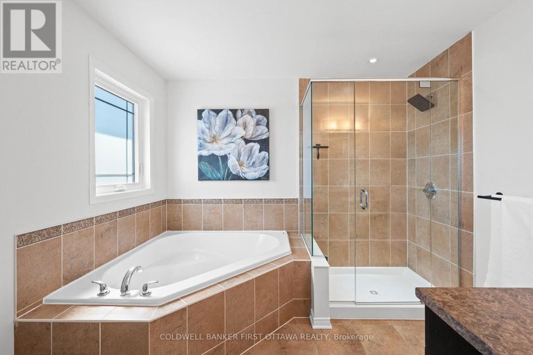 28900707/638-pepperville-crescent/emerald-meadowstrailwest/ottawa/ontario/K2M0E8_22